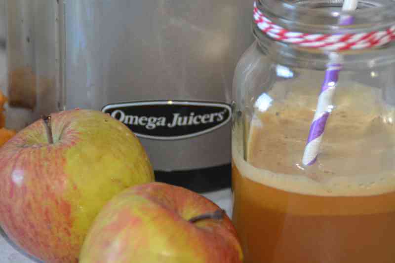 Apfelsaft mit der Omega Juicers VSJ843